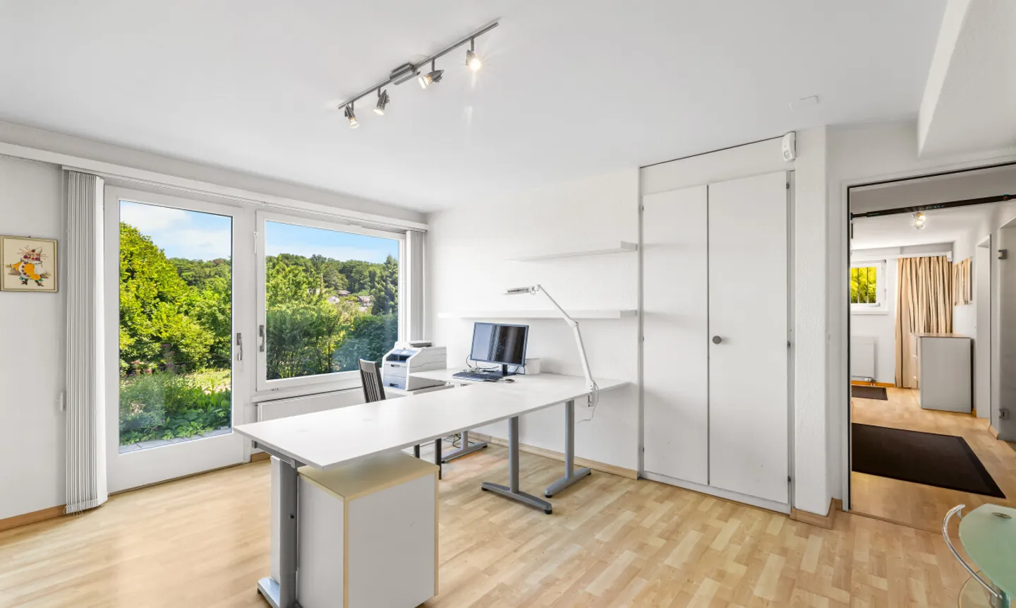 Maison individuelle de 6 pièces dans une impasse calme avec piscine extérieure - Photo 8 sur 11