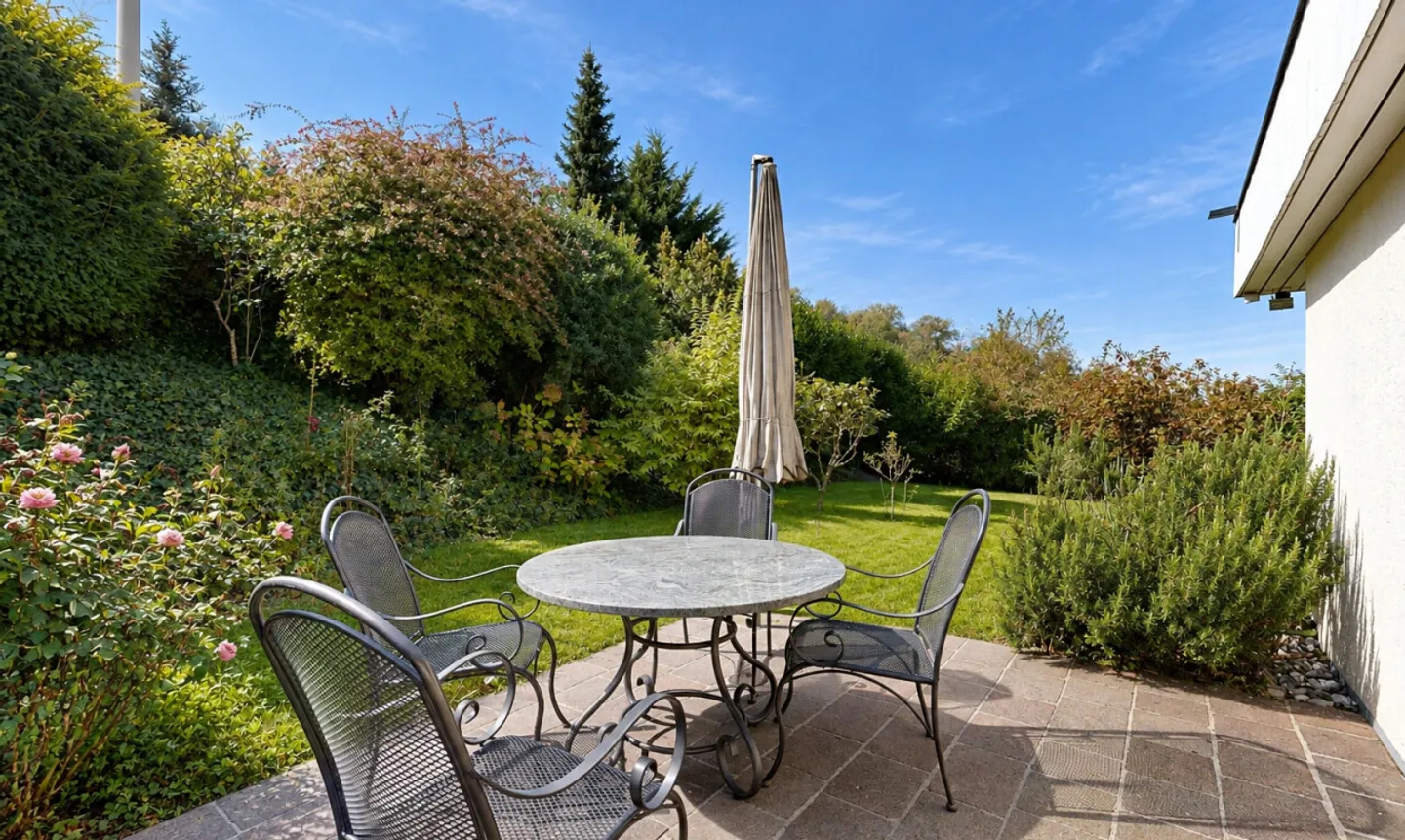 Spacious Single-Family Home in Desirable Location with Garden Idyl (in Building Law) - Photo 4 of 11