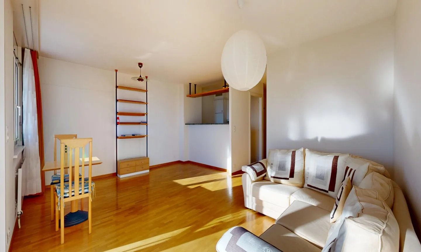 Exclusive: bright crossing apartment in a high-end PPE - Photo 5 of 11