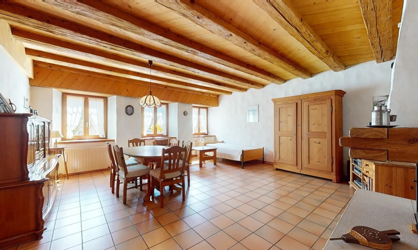 Magnifique ferme avec grange aménageable et terrain à bâtir à Court - Photo 4 sur 13