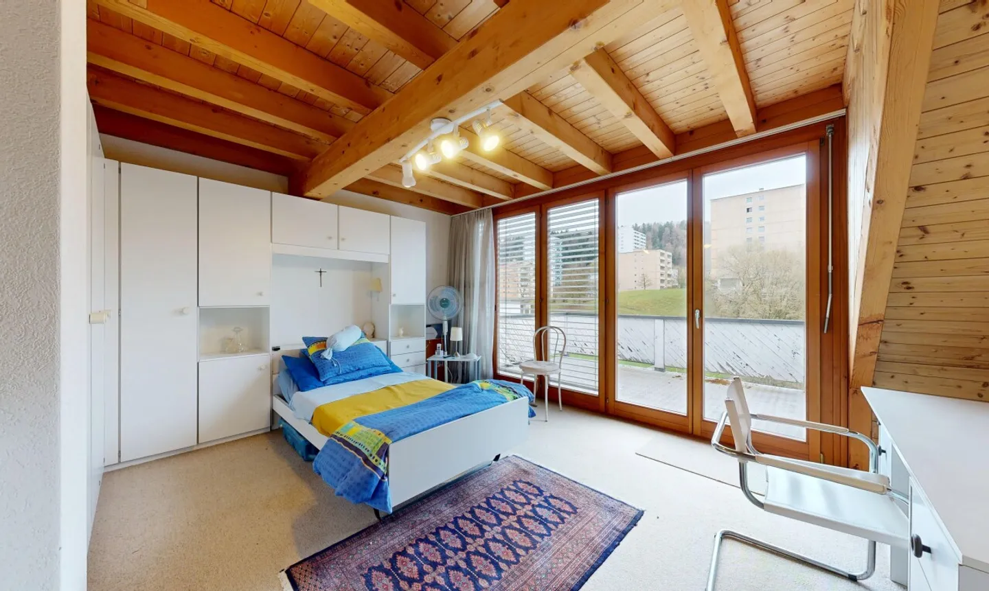 Terraced house with plenty of space for living and working - Photo 7 of 11