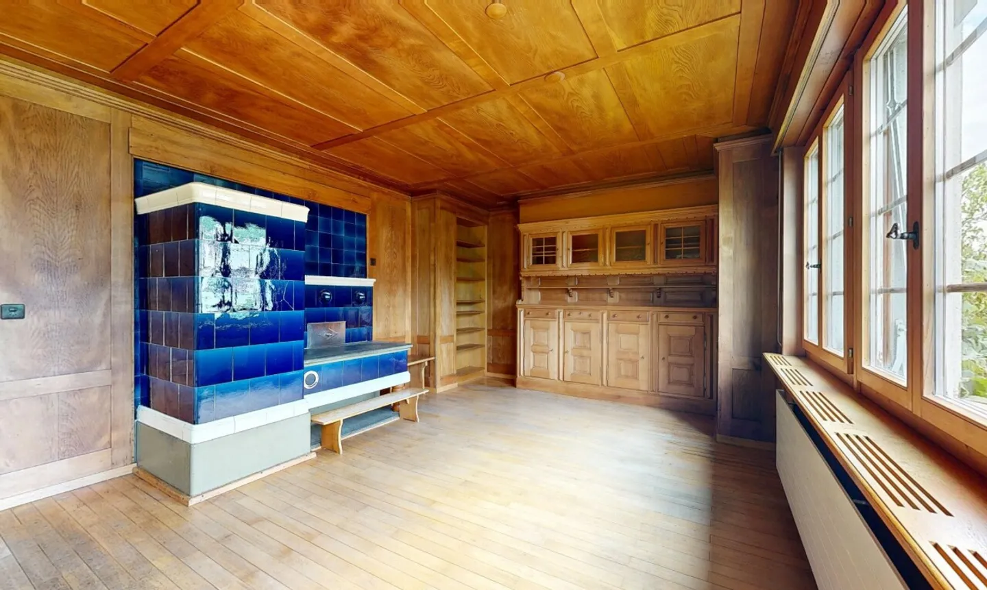 5.5-Zimmer-Einfamilienhaus mit grossem Grundstück und viel Potenzial - Foto 4 von 11