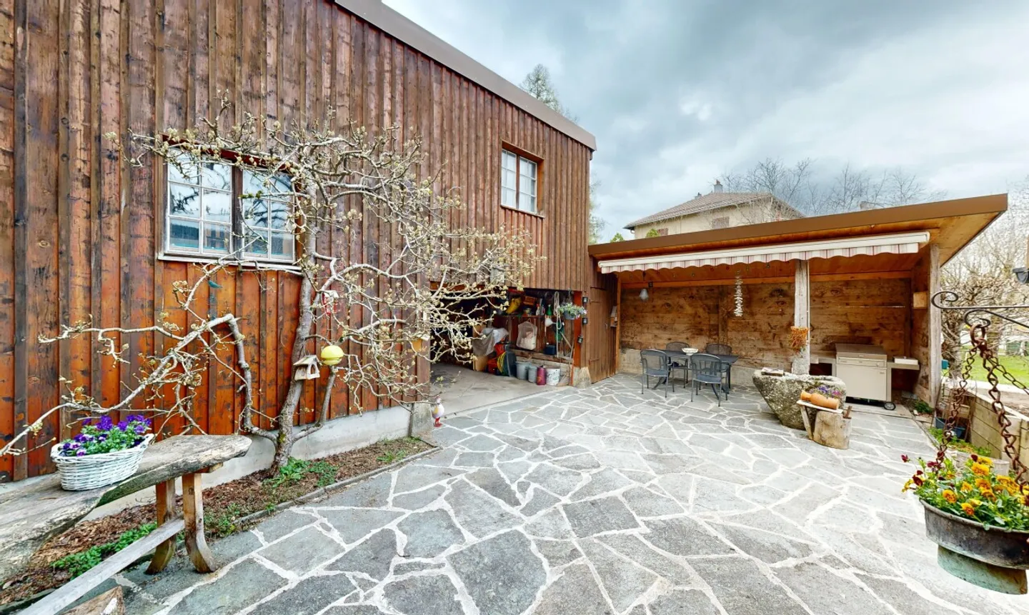 Spacious House with Creative Potential - Photo 5 of 13