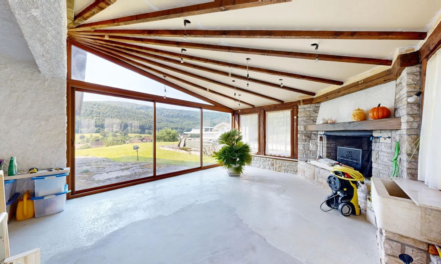 Luxury Villa with Panoramic Views - Photo 3 of 11