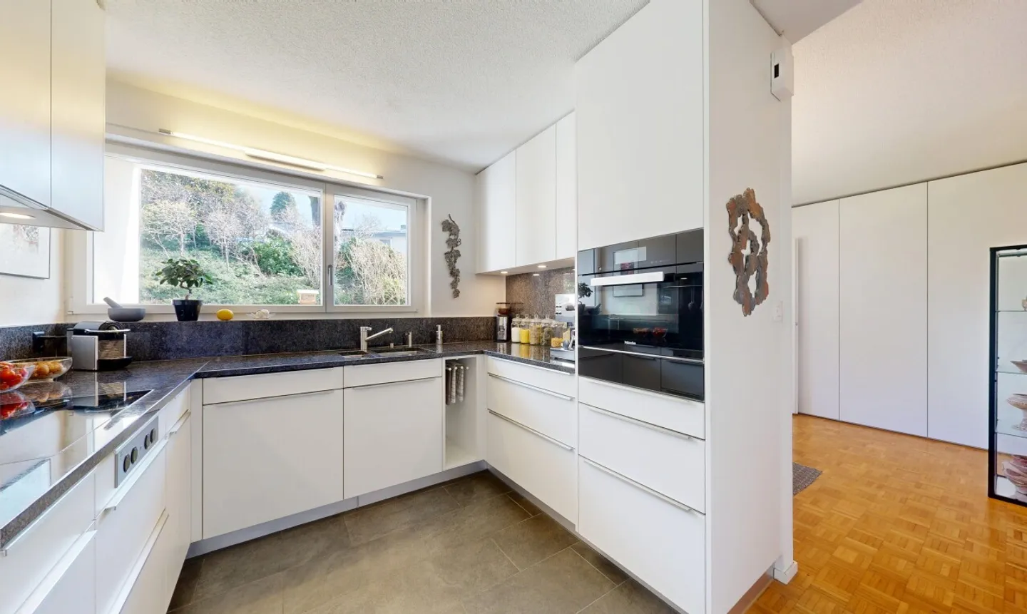 Stylish Home with Panoramic Views in a Quiet Location - Photo 9 of 11