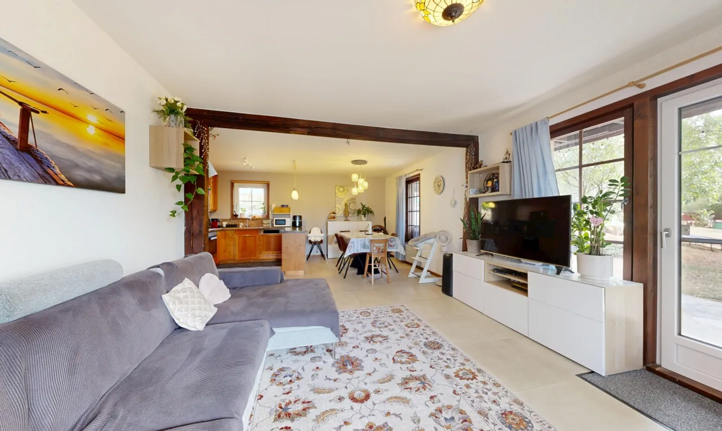 Agréable 4.5p avec 1043 m2 de jardin privatif - Foto 3 von 11