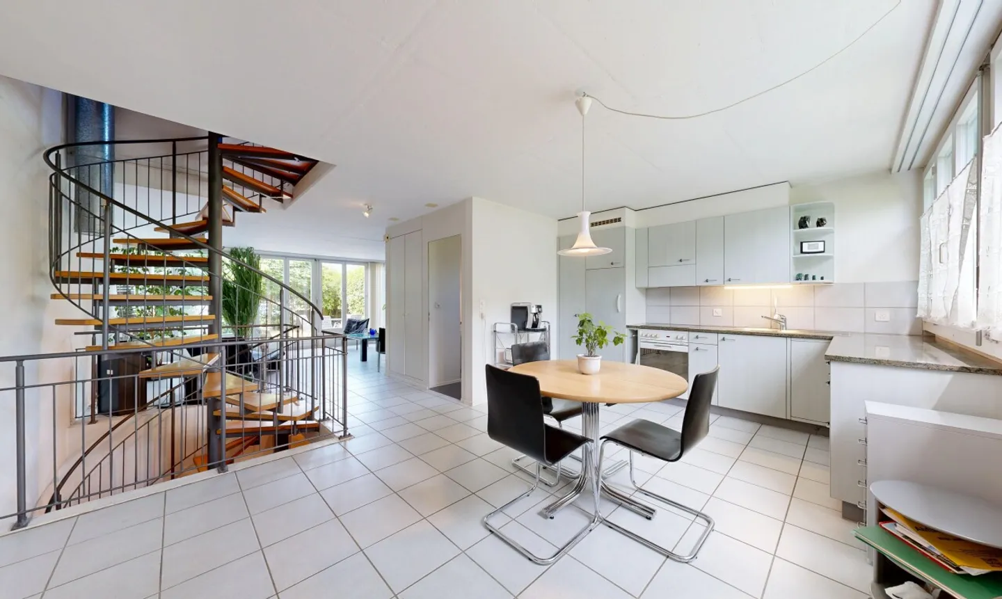 Family-friendly end-of-terrace house with garden and potential - Photo 4 of 11