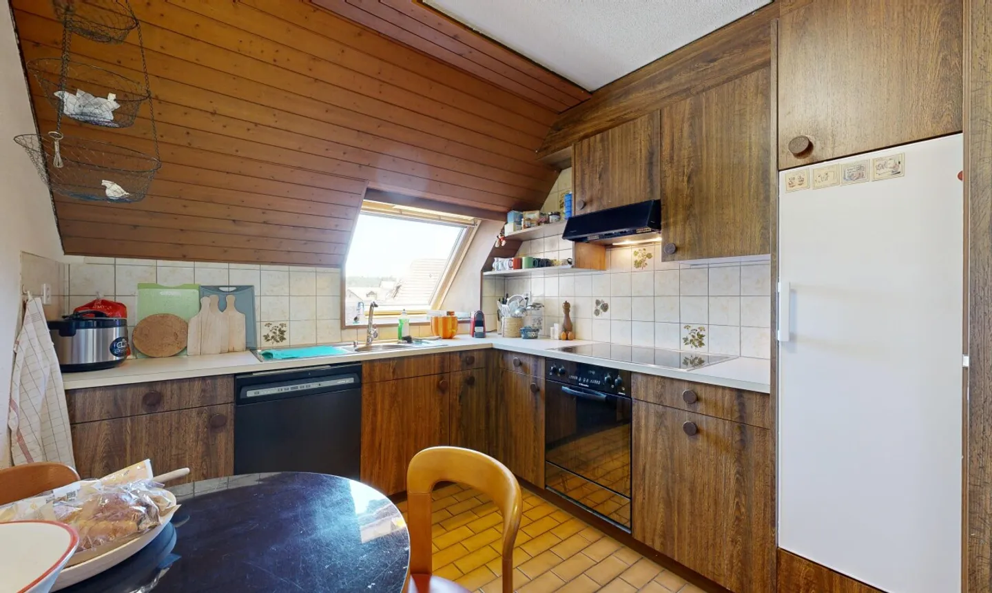 Spacieux appartement de 4.5 pièces avec cheminée et vue panoramique - Photo 8 sur 11