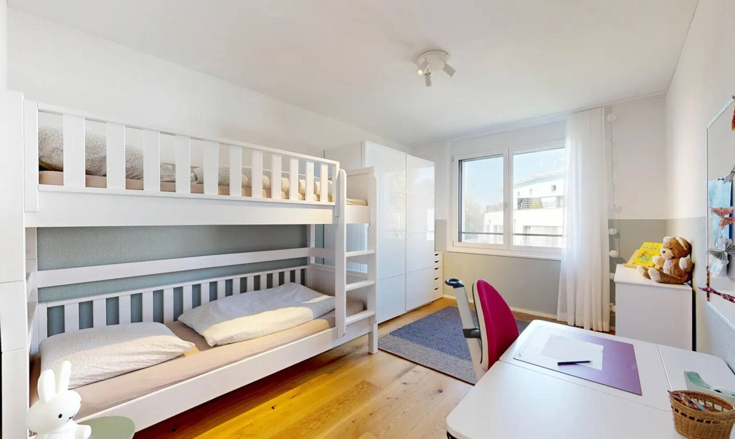 Spacious living with plenty of light and a wonderful view of greenery - Photo 10 of 11