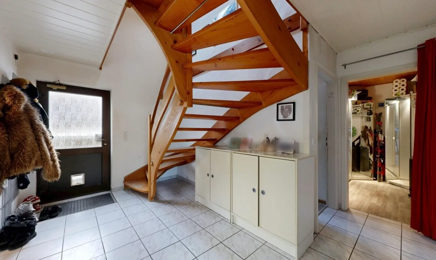 Ambiente tranquillo e volumi generosi per la vita familiare - Foto 4 di 11