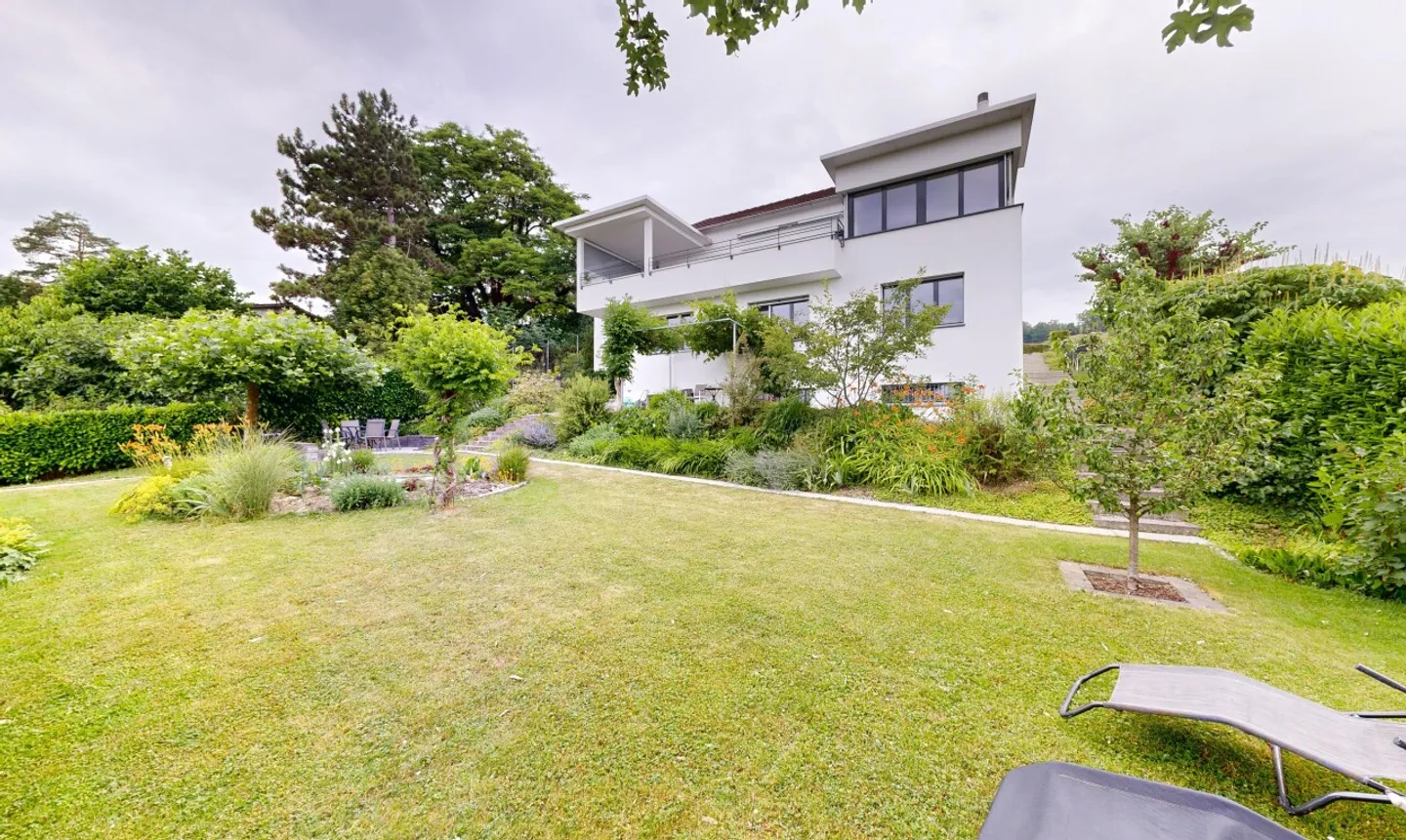 Well-maintained 6-room single-family house with a view in Uesslingen TG - Photo 1 of 11