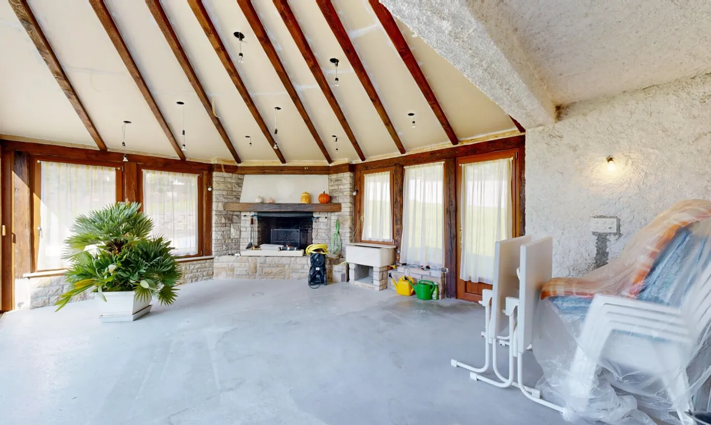 Luxury Villa with Panoramic Views - Photo 2 of 11