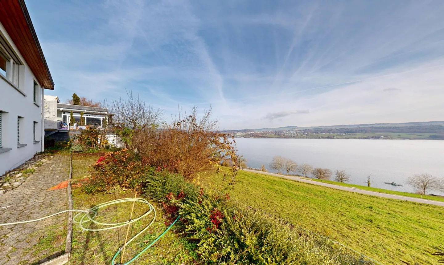 Casa unifamiliare indipendente con vista lago mozzafiato - Foto 2 di 11