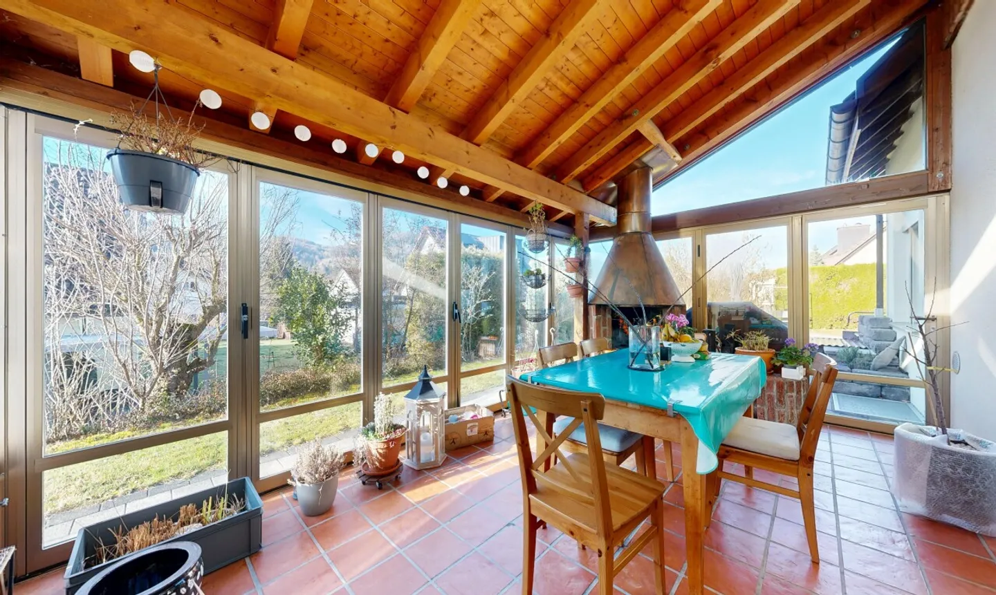 Family house with plenty of space, winter garden and sunny terrace - Photo 8 of 11