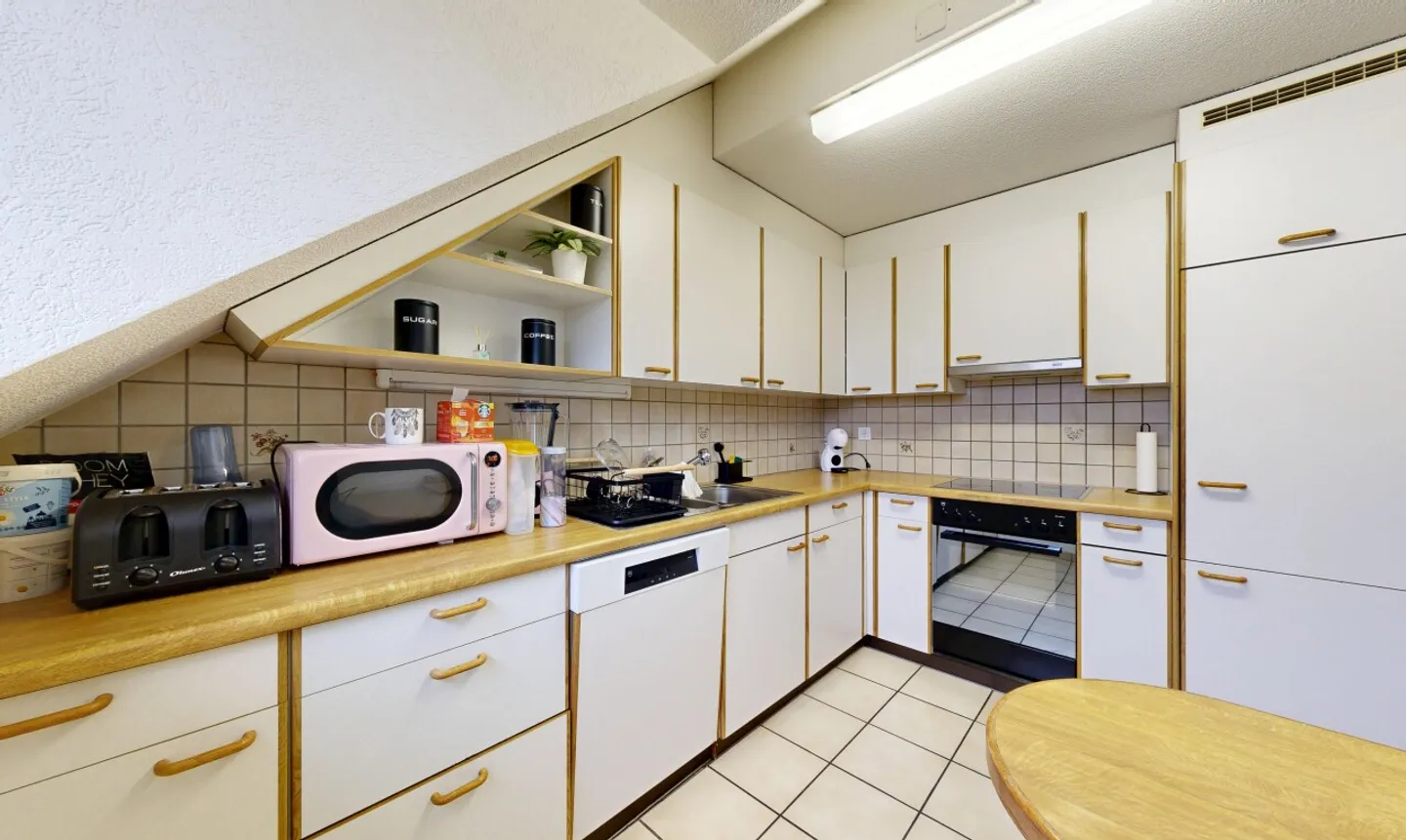 Charming 3.5-room apartment with open gallery and fireplace - Photo 5 of 11