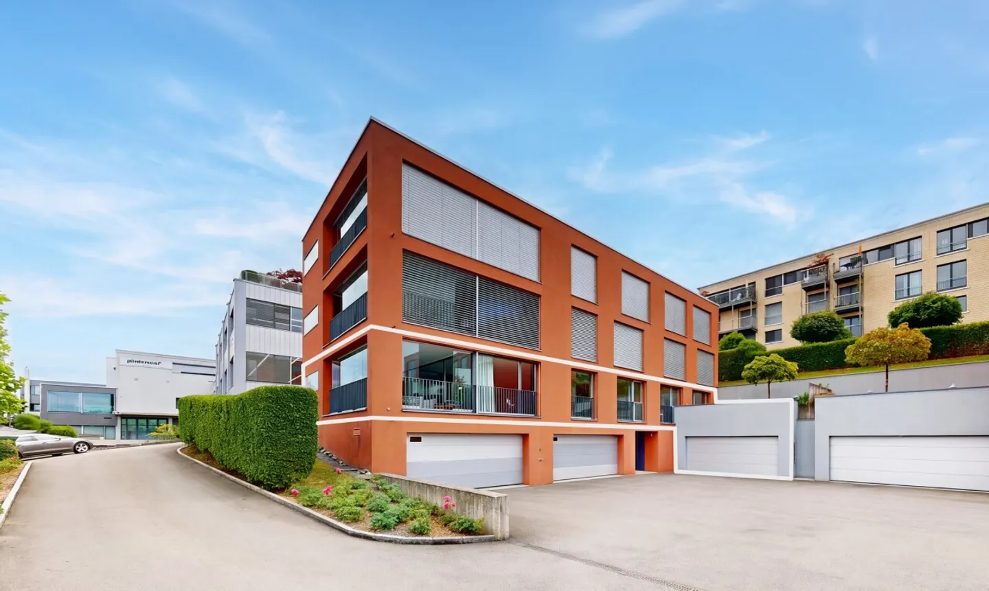 Appartement moderne de 5,5 pièces avec jardin d'hiver dans le meilleur emplacement à Pfäffikon SZ - Photo 1 sur 11