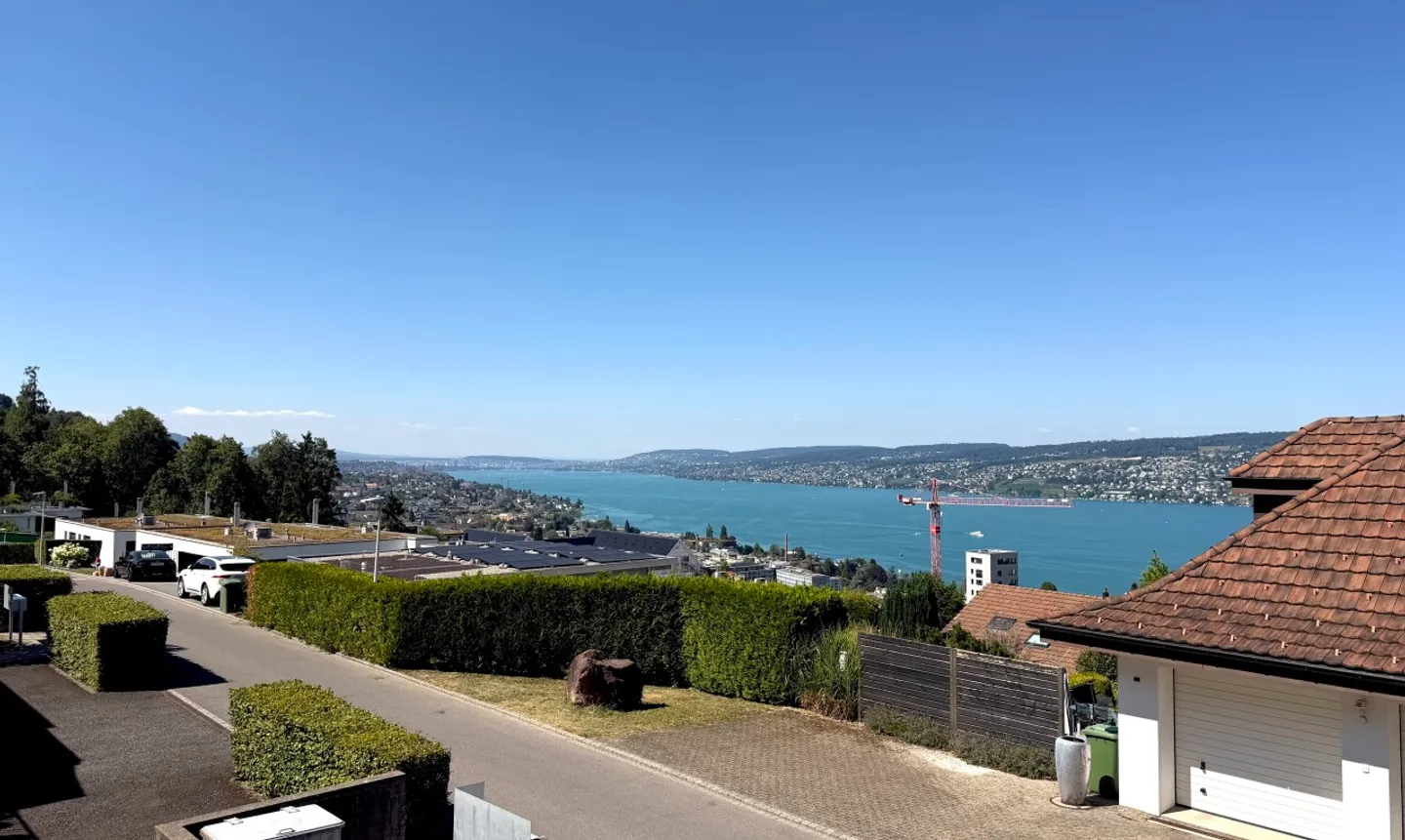 Geräumige Terrassenwohnung mit Seesicht - Foto 3 von 11