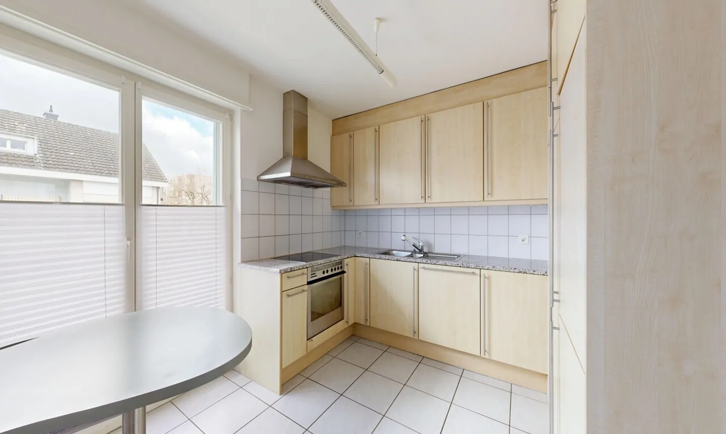 Maisonette penthouse with three balconies and private garden area - Photo 9 of 11