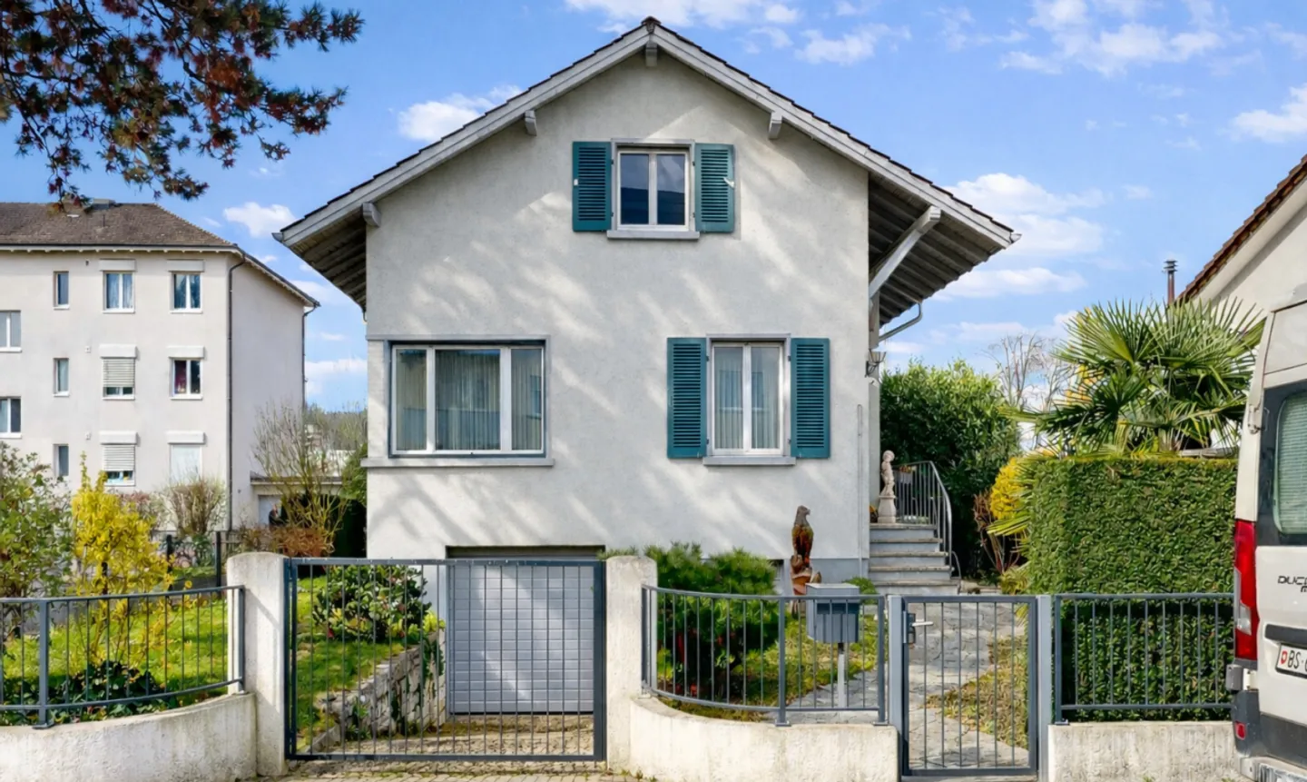 Charmante maison individuelle avec jardin dans un excellent emplacement à Pratteln - Photo 1 sur 11