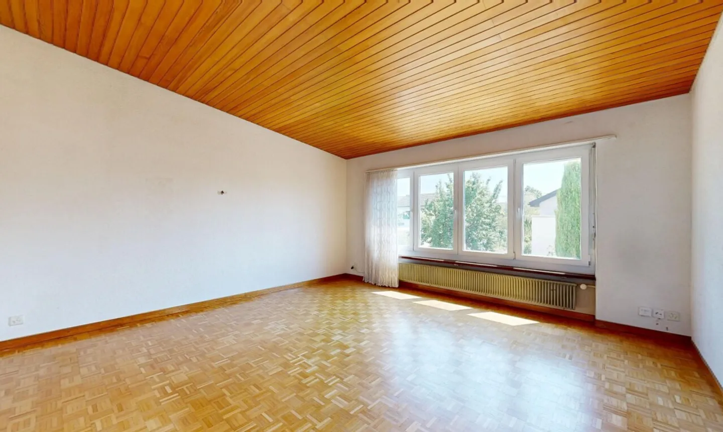 Grosszügiges Einfamilienhaus mit 2 Wohnungen und grossem Garten - Foto 9 di 11