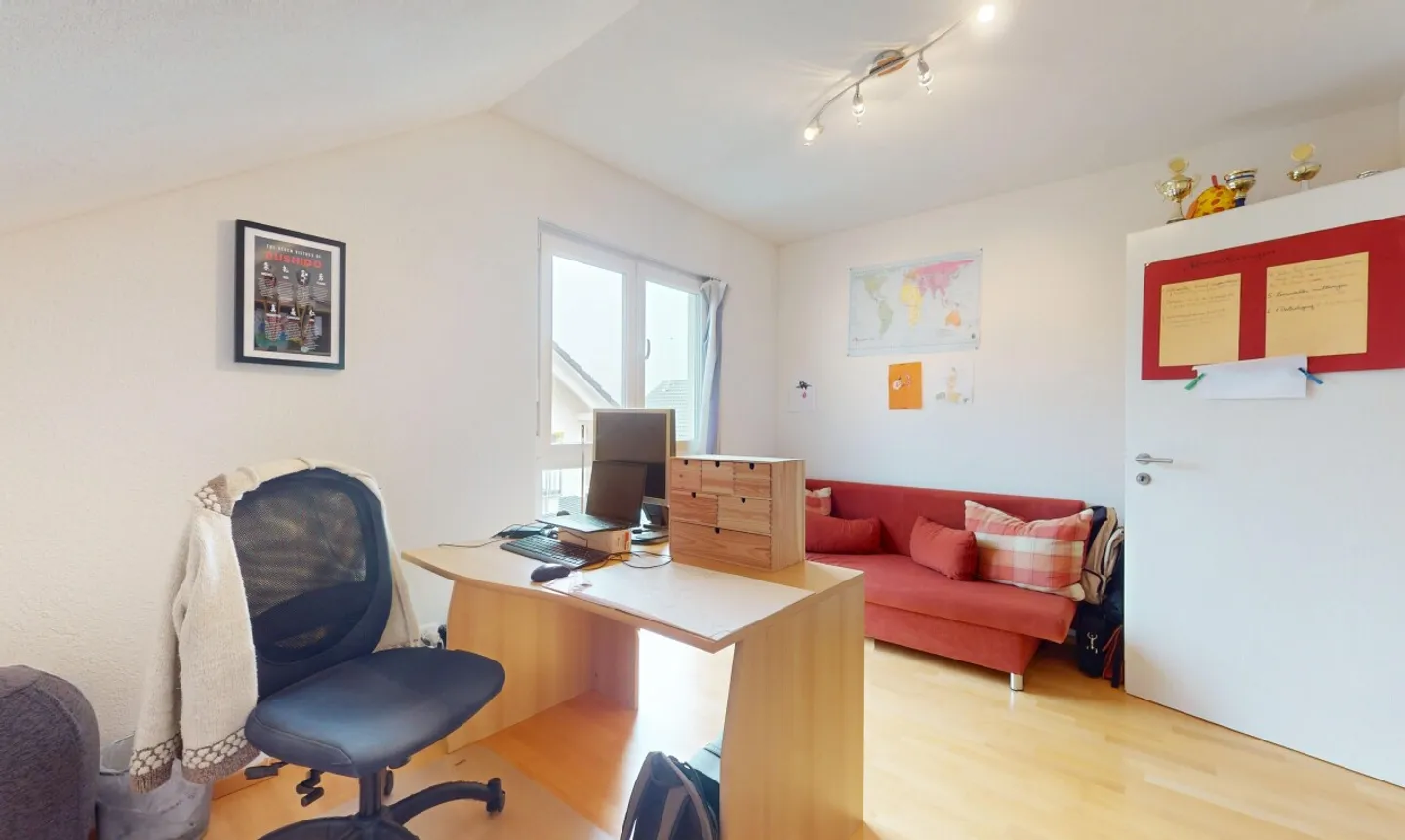 Maison lumineuse de 6,5 pièces dans un emplacement calme avec beaucoup d'espace - Photo 5 sur 11