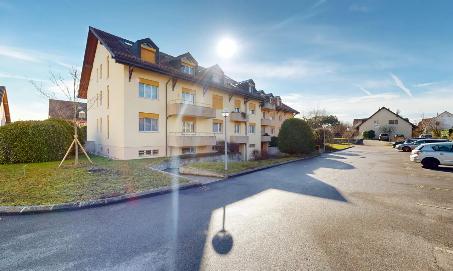 Duplex spacieux en attique près de la gare - Photo 1 sur 11