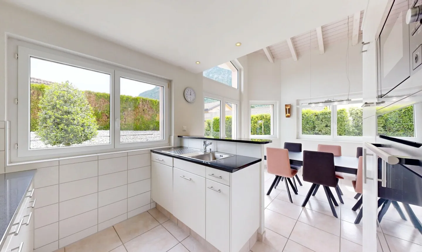 Bright family villa with large volumes in Bramois - Photo 10 of 11