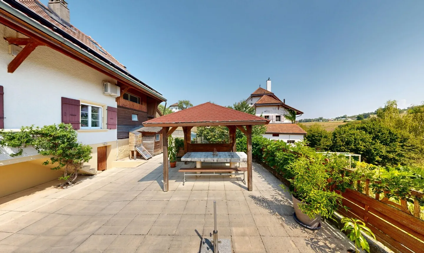 Maison rénovée avec jardin, étang et vue dégagée à 5 min d’Avenches - Photo 5 sur 11
