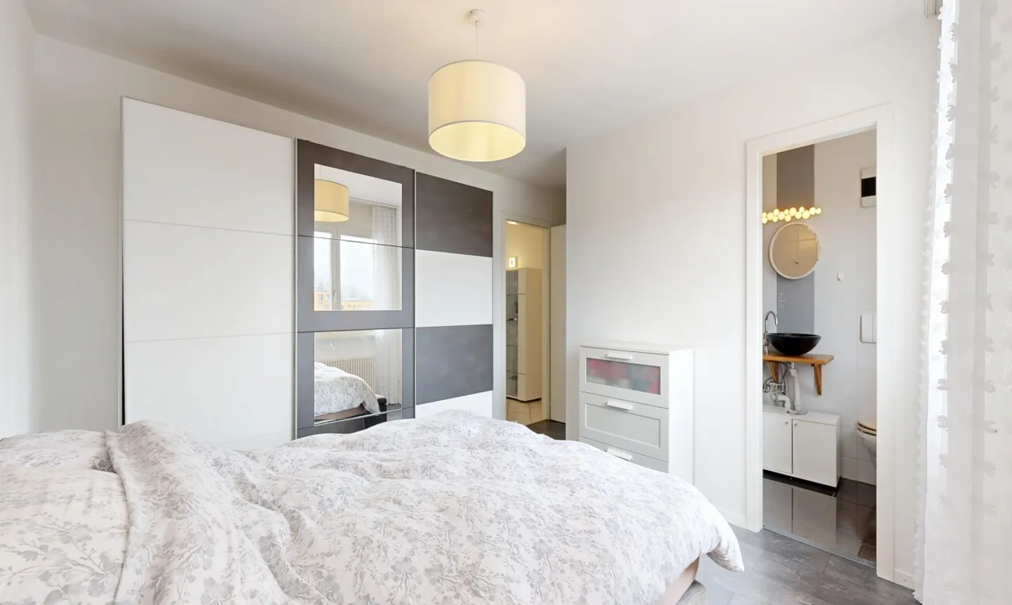 Bright apartment with large terrace in the heart of Châtel - Photo 8 of 13