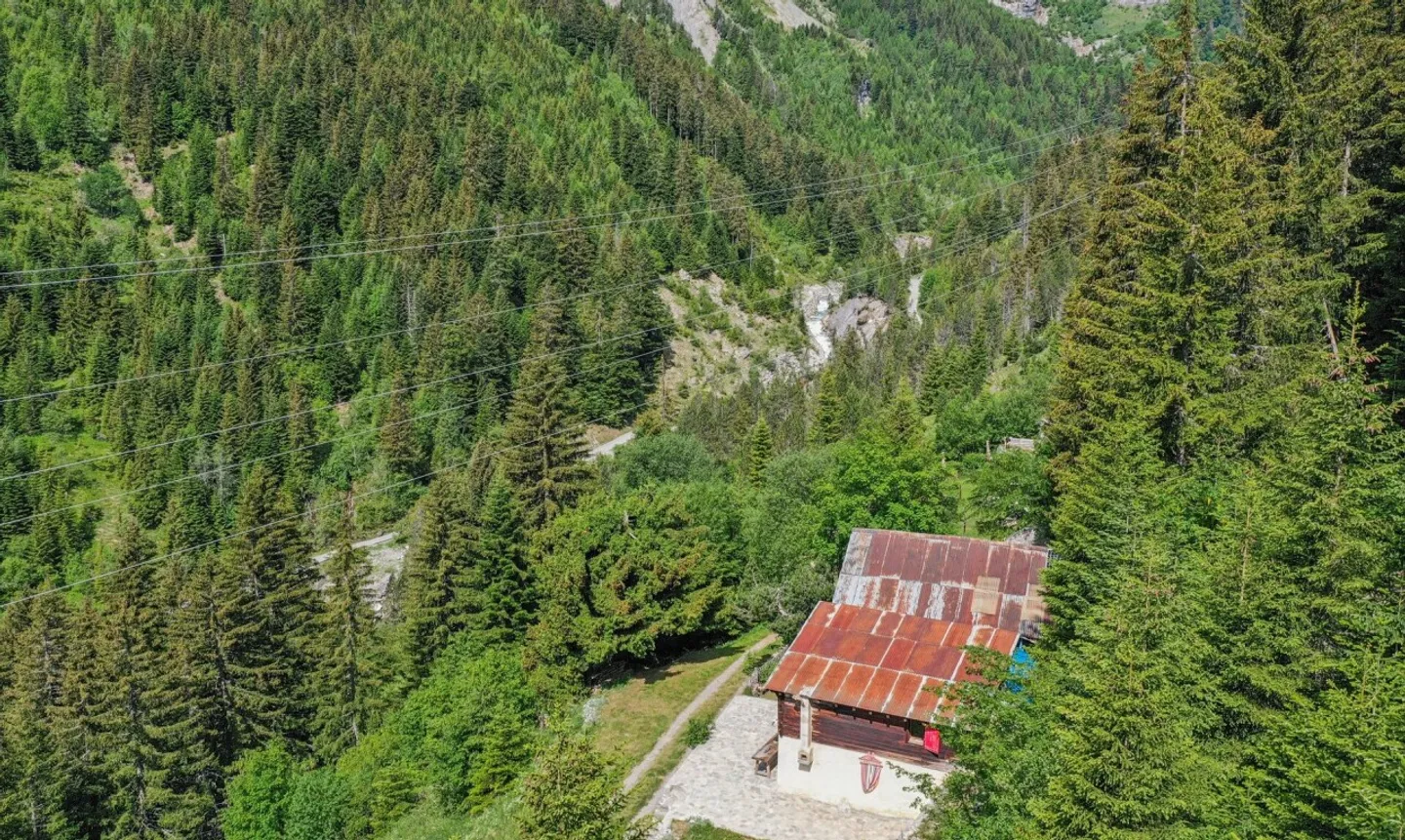 Renovated Mayen along a private path Savièse/Sanetsch easily accessible - Photo 2 of 11