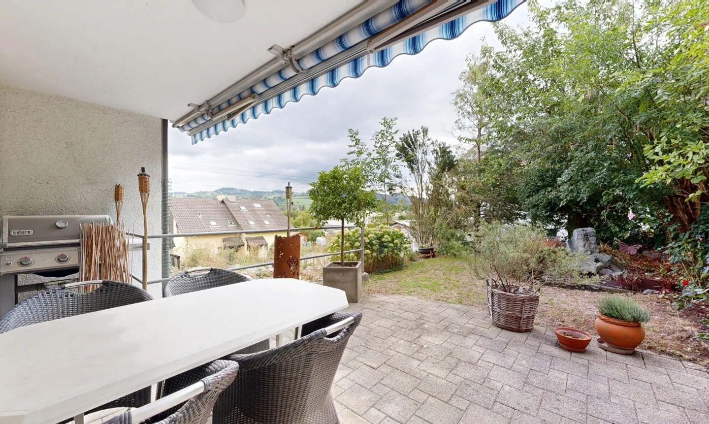 Well-maintained 5-room terraced house with garden and a double garage - Photo 5 of 11