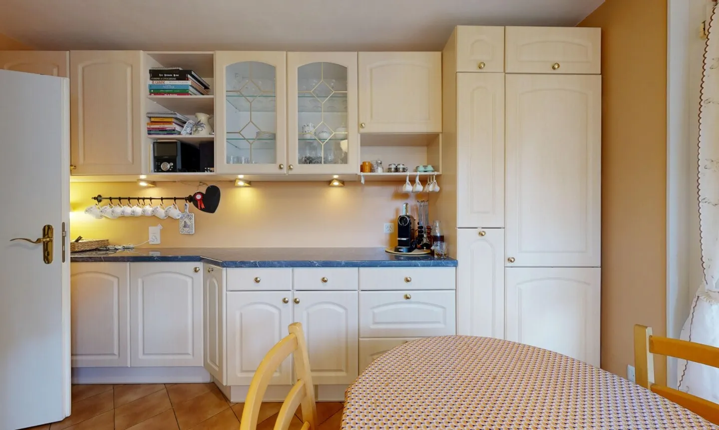 Magnificent family villa with pool and large garden - Photo 9 of 11