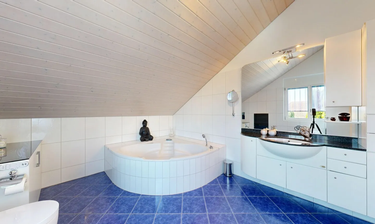 Elegante casa con vista mozzafiato e piscina - Foto 8 di 13