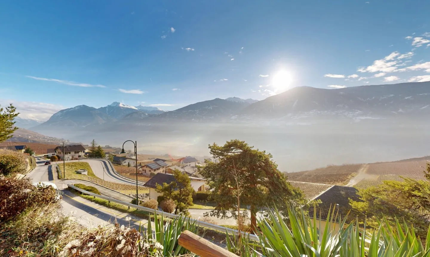 Charming house with great potential and breathtaking view - Photo 4 of 11