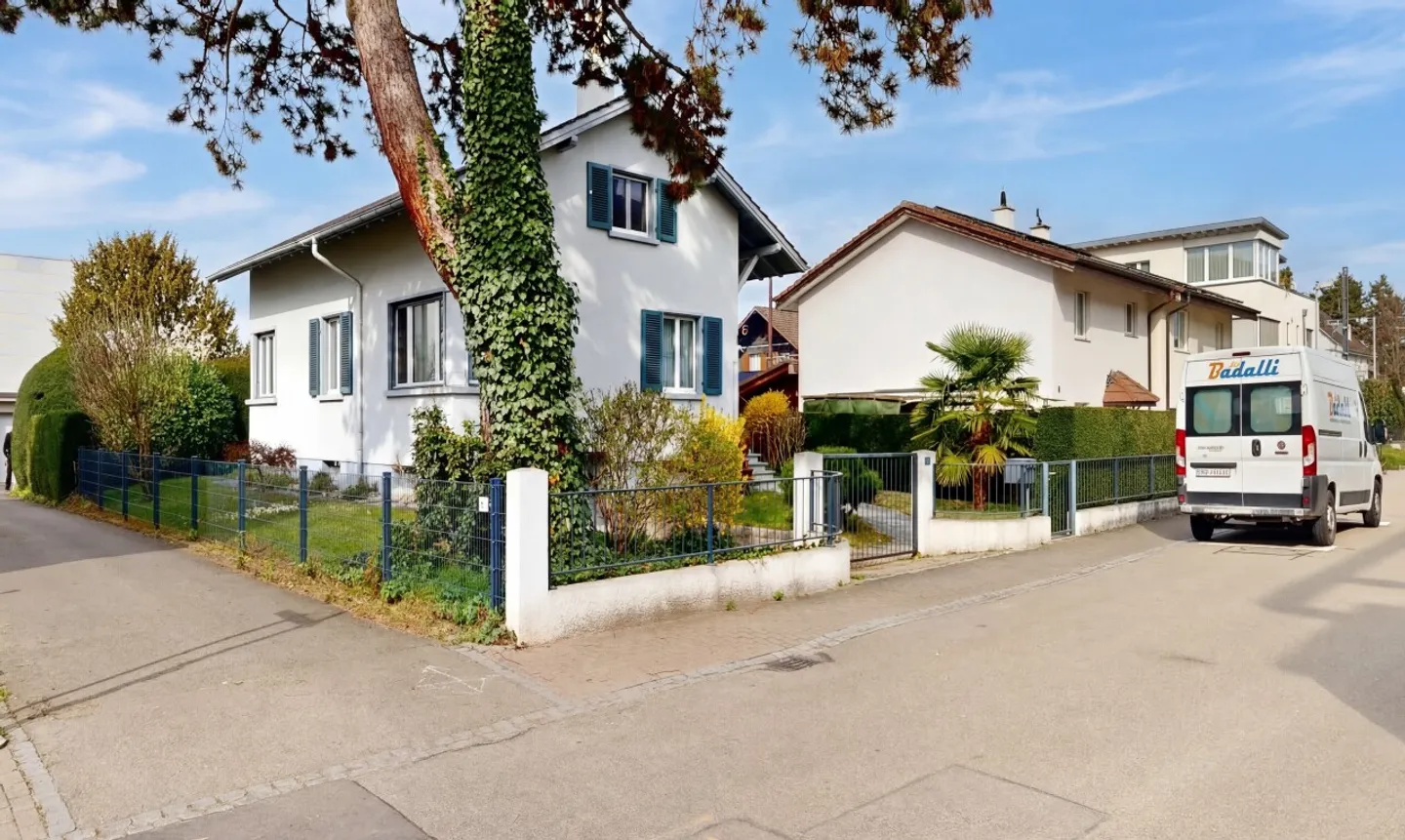 Charmante maison individuelle avec jardin dans un excellent emplacement à Pratteln - Photo 2 sur 11