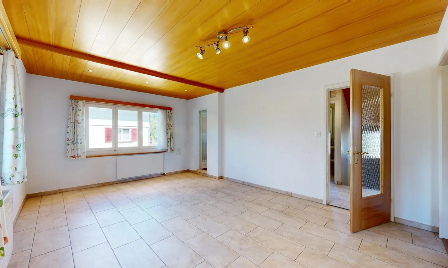 4-room house in a quiet, slightly elevated location with garden - Photo 2 of 11