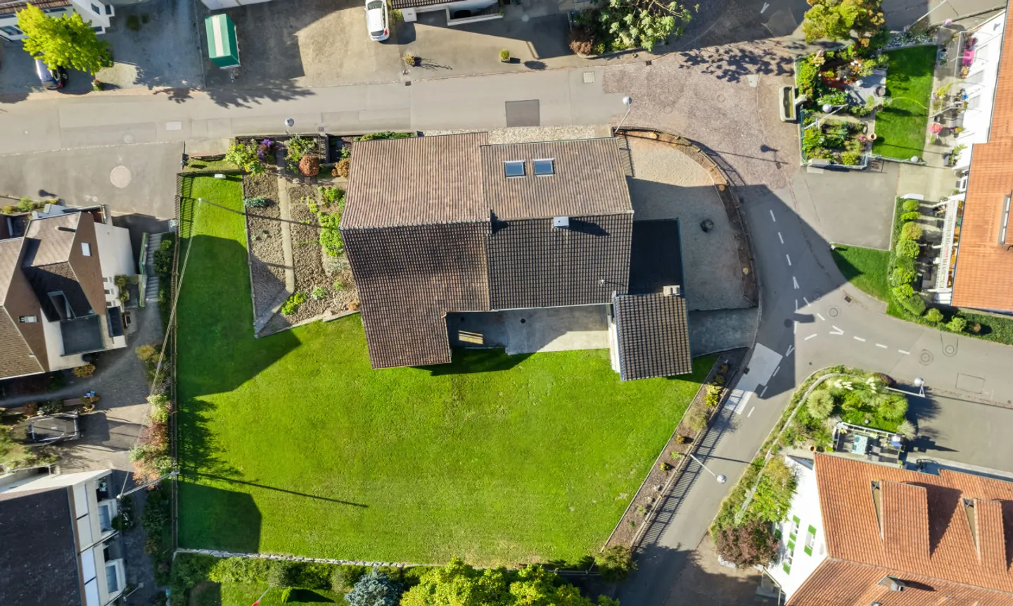 Casa con fascino e opportunità di investimento versatili - Foto 1 di 13