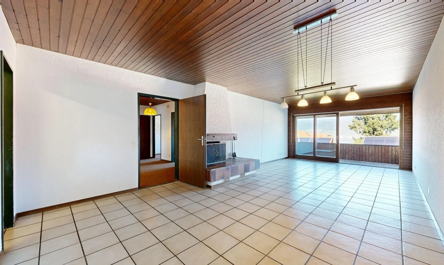 Fascino rurale con grande terreno e vicinanza ai laghi - Foto 5 di 11