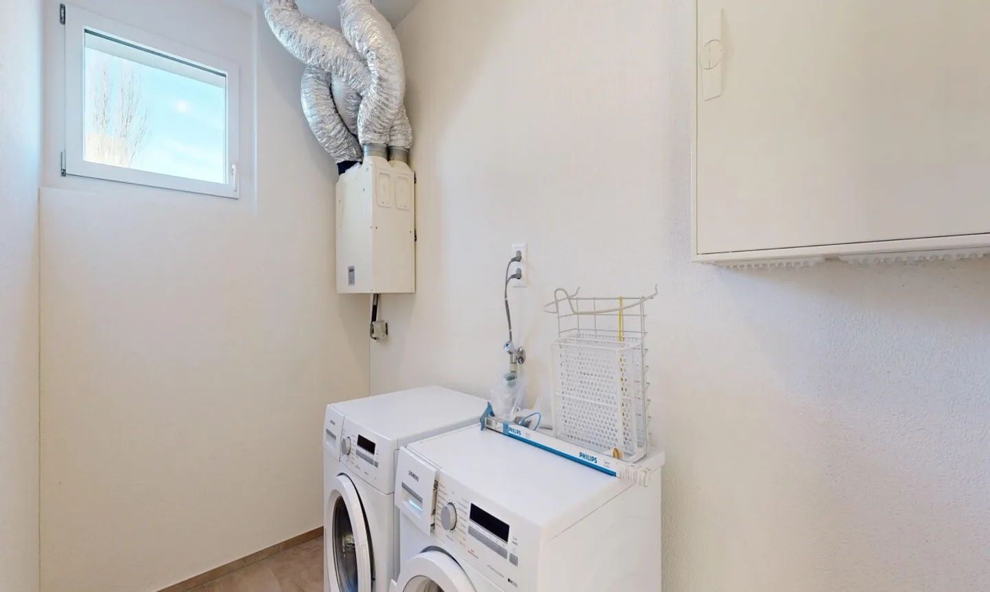 Appartamento moderno di 3,5 stanze con grande balcone e 2 posti auto - Foto 10 di 11