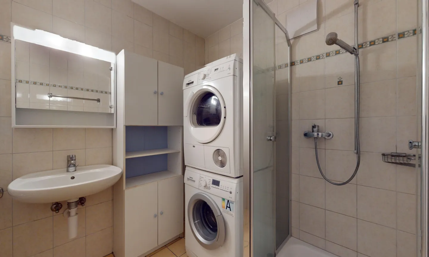 Geräumige, helle Wohnung mit atemberaubendem Seeblick! - Foto 10 von 13