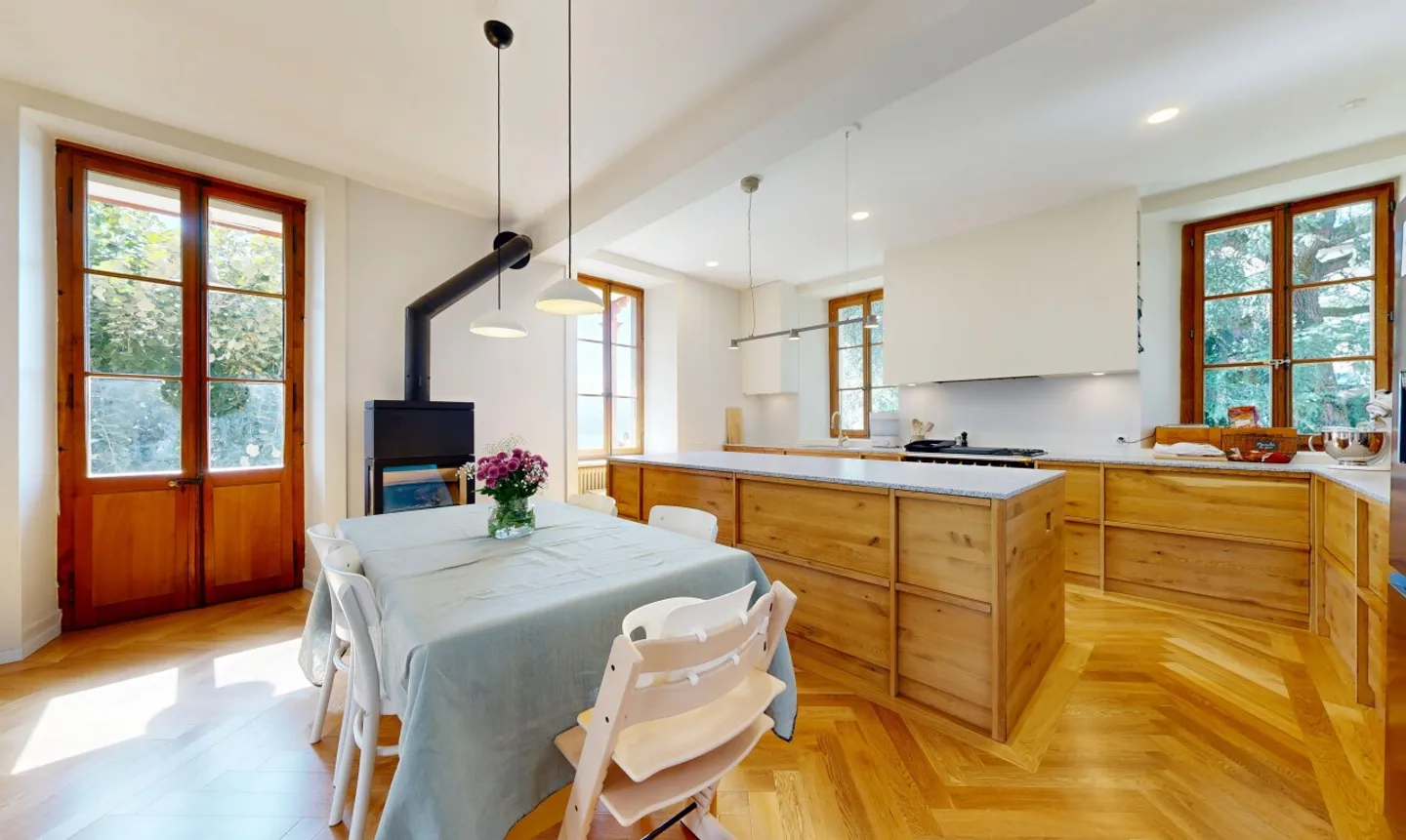 Magnificent renovated garden-level apartment in Saint-Légier - Photo 3 of 11