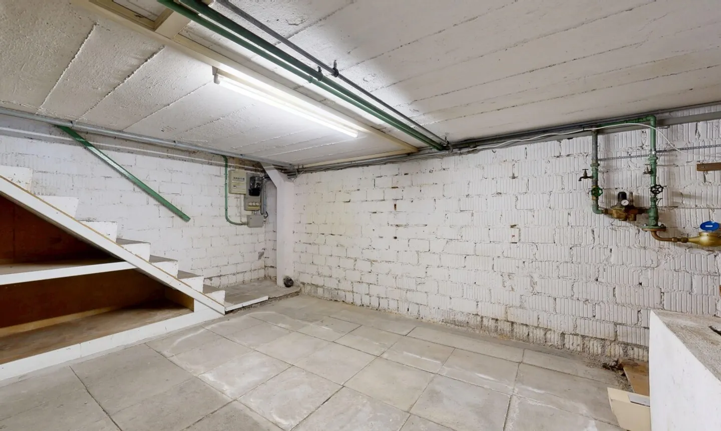 Casa angolare di 4,5 stanze con potenziale di sviluppo in posizione privilegiata - Foto 9 di 10