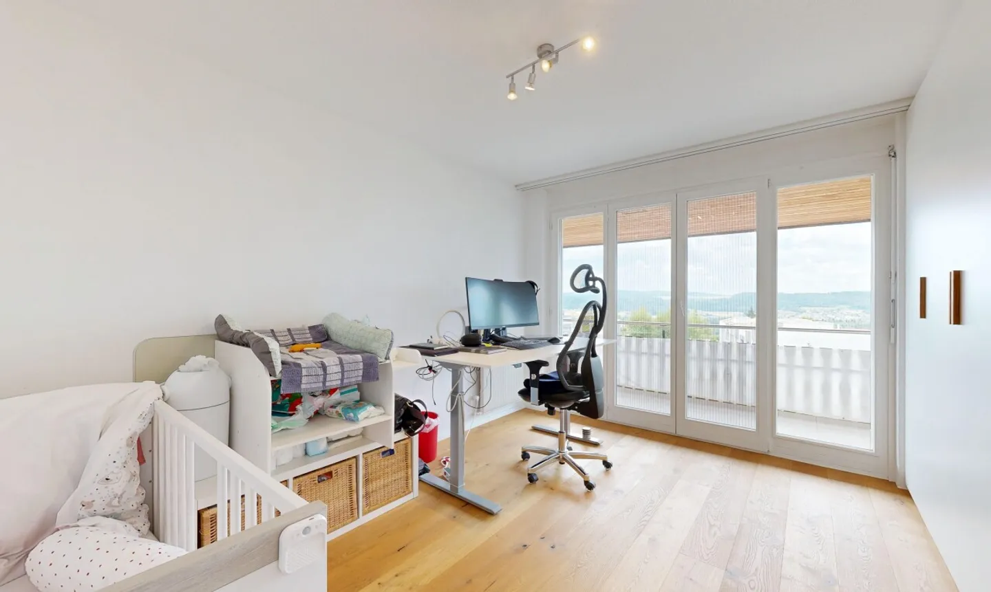 Appartement exclusif de 5,5 pièces en position élevée avec vue dégagée - Photo 7 sur 11