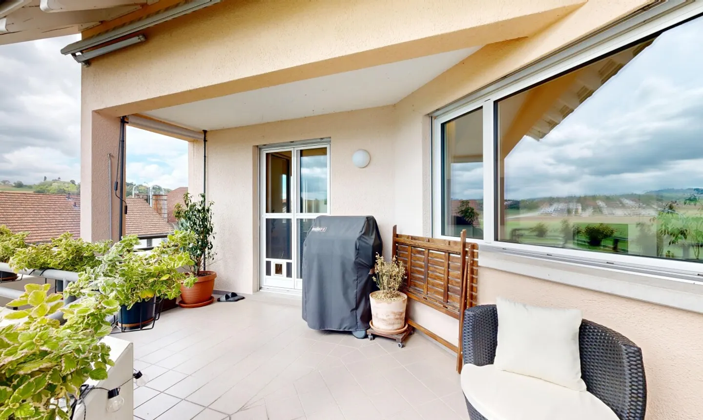 Schöne 6,5-Zimmer-Maisonette-Dachwohnung mit Terrassen und Aussicht - Foto 5 di 11