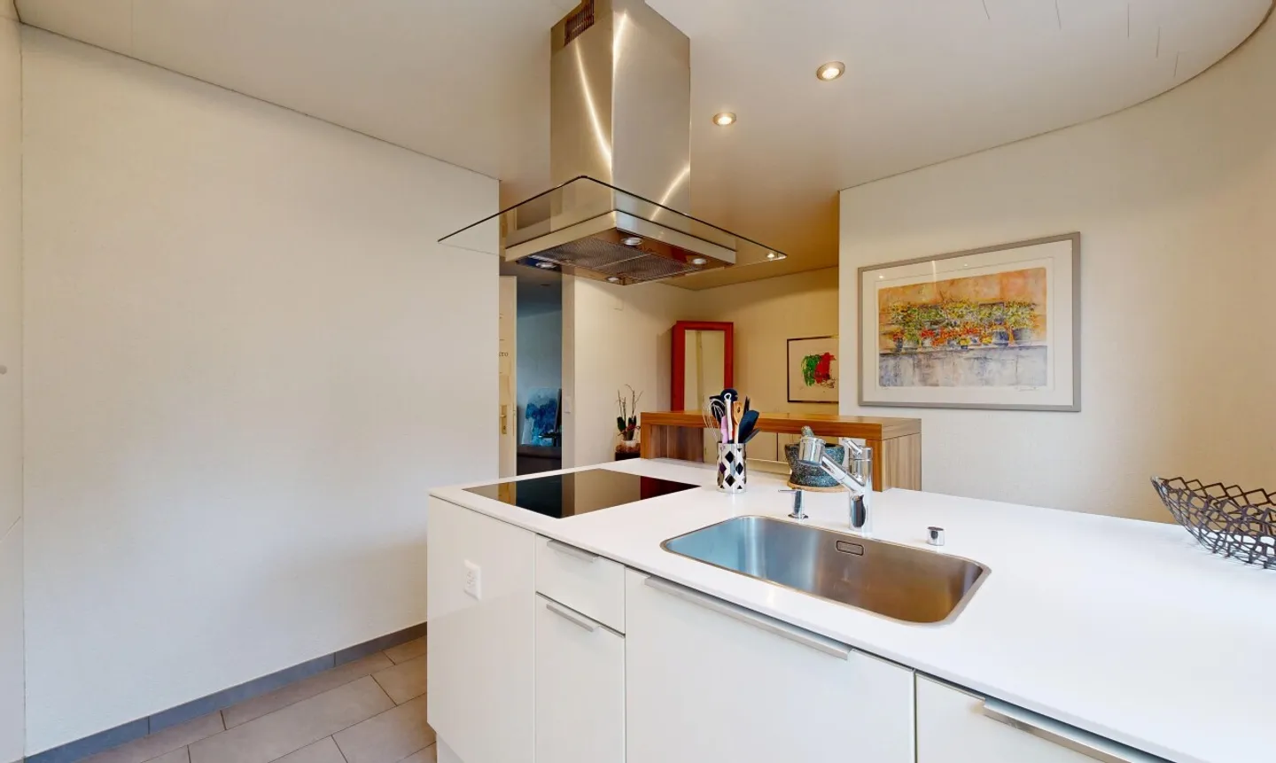 Well-maintained 5-room terraced house with garden and a double garage - Photo 4 of 11