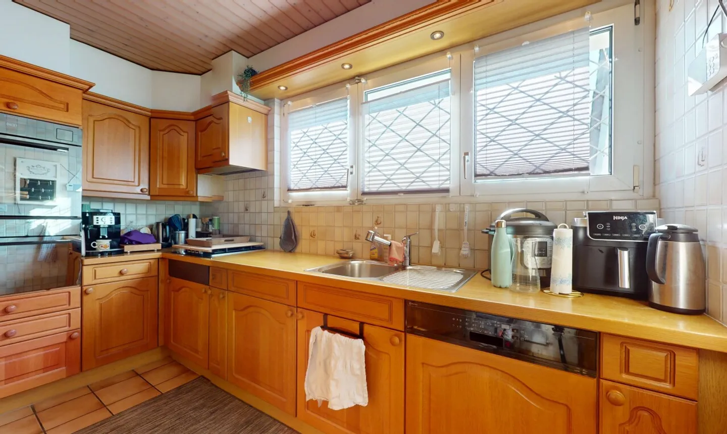 Casa spaziosa con giardino e molto spazio per la famiglia e l'ufficio - Foto 4 di 11