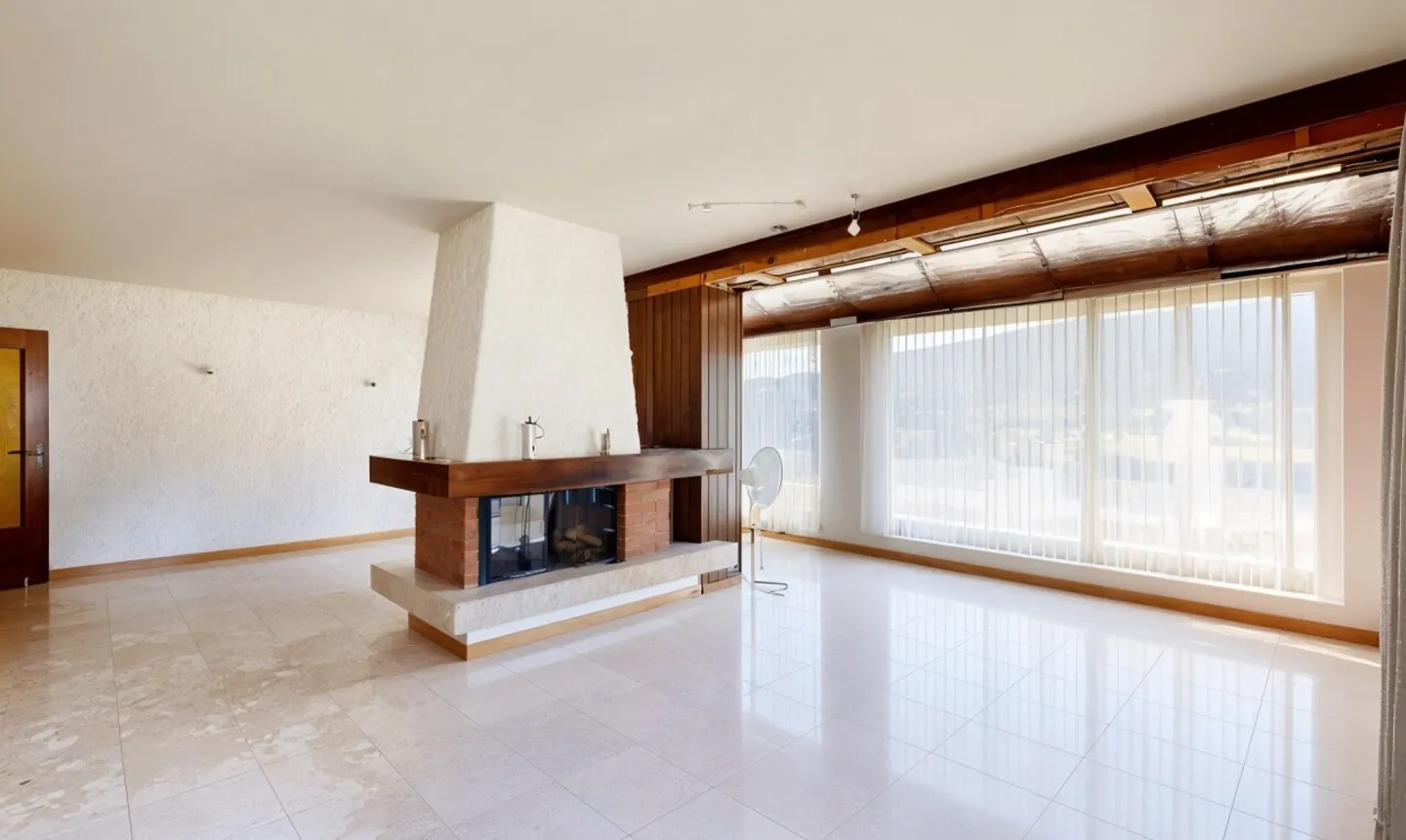 Luxury Villa with Panoramic Views - Photo 7 of 11