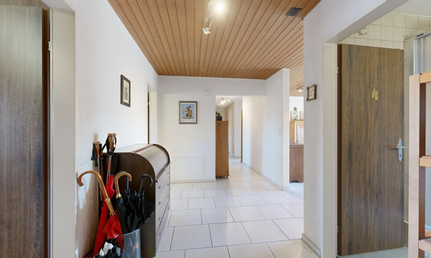 Spacieux appartement de 4.5 pièces avec cheminée et vue panoramique - Photo 7 sur 11