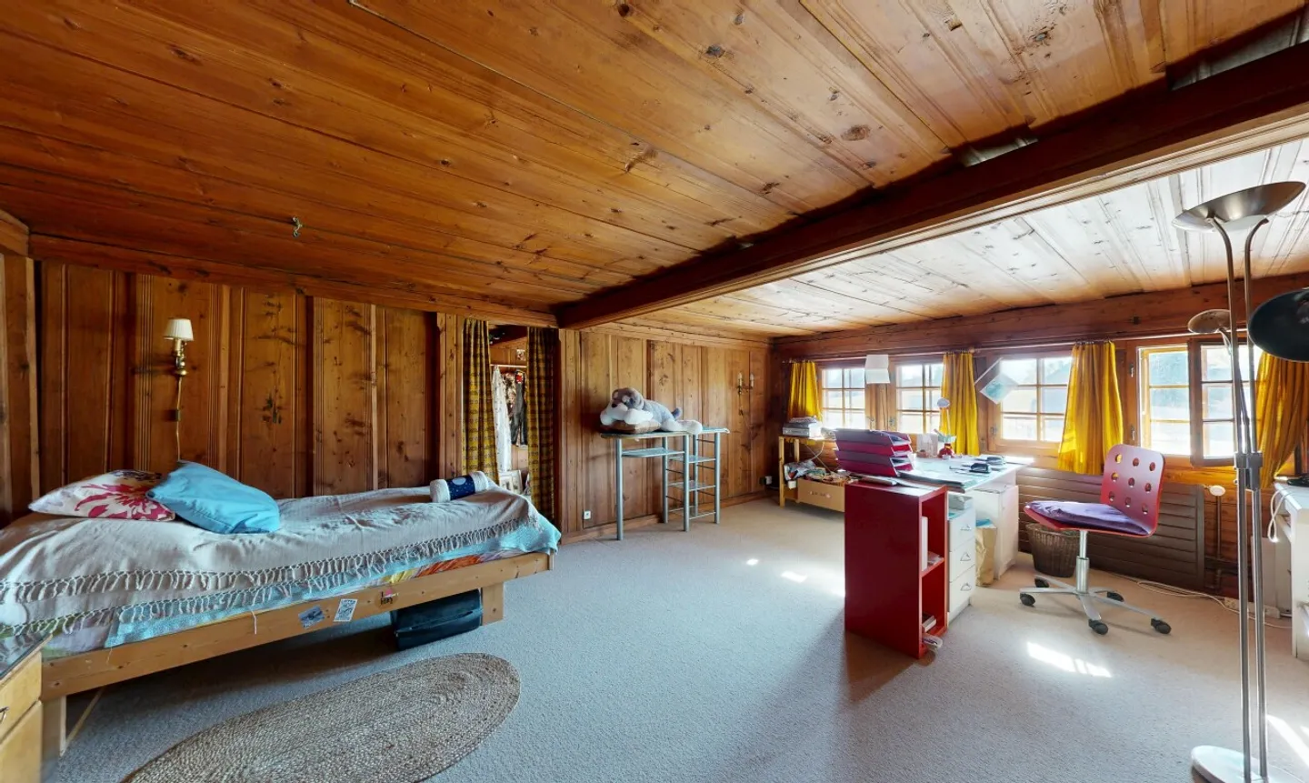 Spacious house with great potential in a peaceful setting - Photo 9 of 11