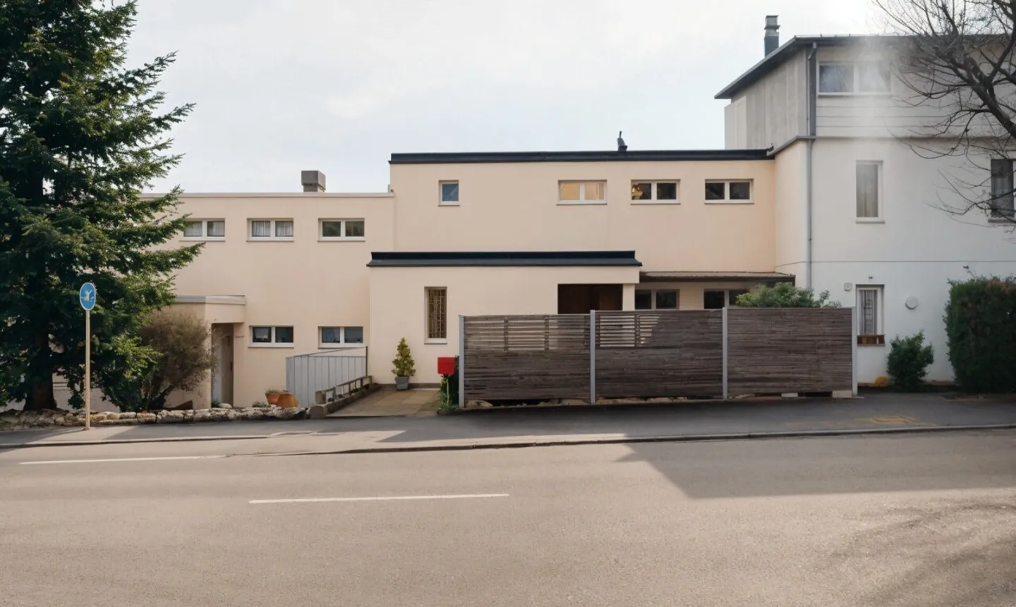 Charming terraced house with garden in family-friendly location - Photo 1 of 13